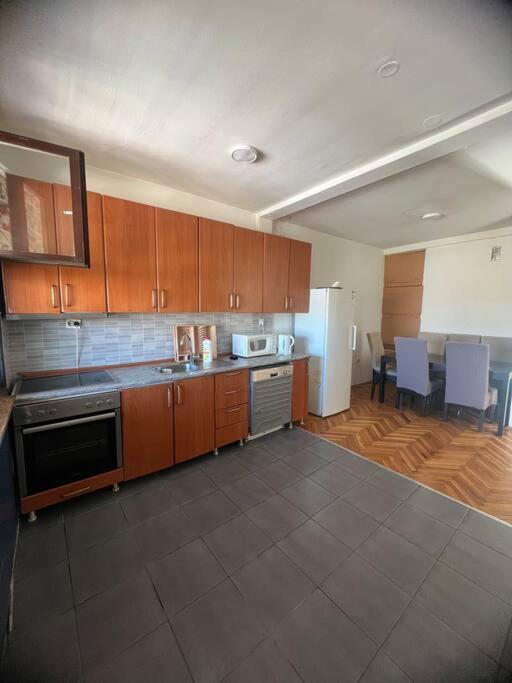 Prishtina Dardania Apartment プリシュティナ エクステリア 写真